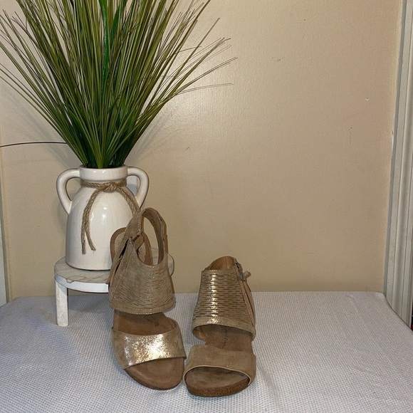 Sofft women’s size 8 sandal heels shoe metalic gold tan block heel Milan - Picture 3 of 10